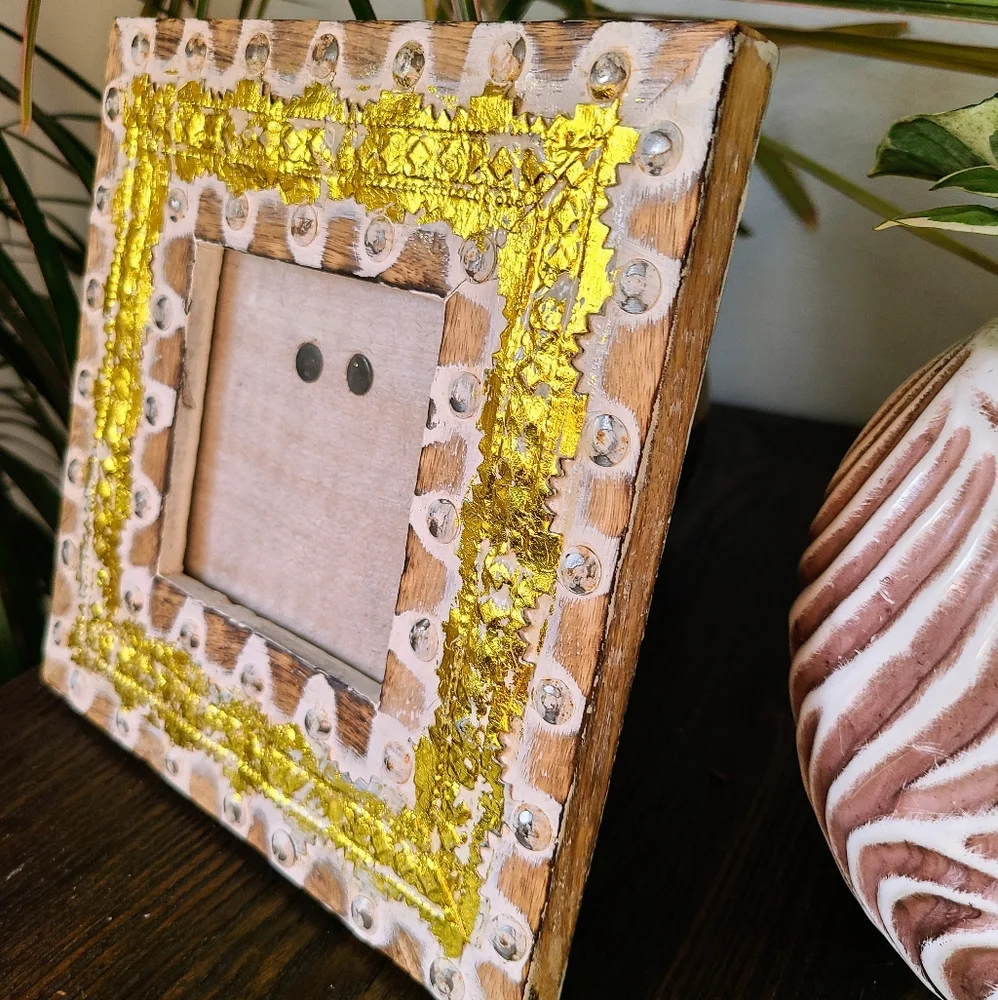 Azzure Home Gold-Flaked Square Wooden Photo Frame - Picture 4 of 8